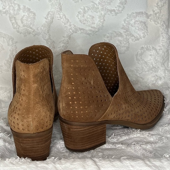 STEVEN BY STEVE MADDEN • DANESE PERFORATED SUEDE ANKLE BOOTIES • EUC | LIKE NEW - Picture 4 of 4